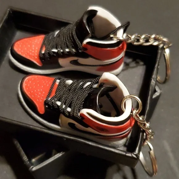 Custom Nike Shoe Keychains set of 2 shoes. (1 pair.) ❤️🖤 - Picture 12 of 16